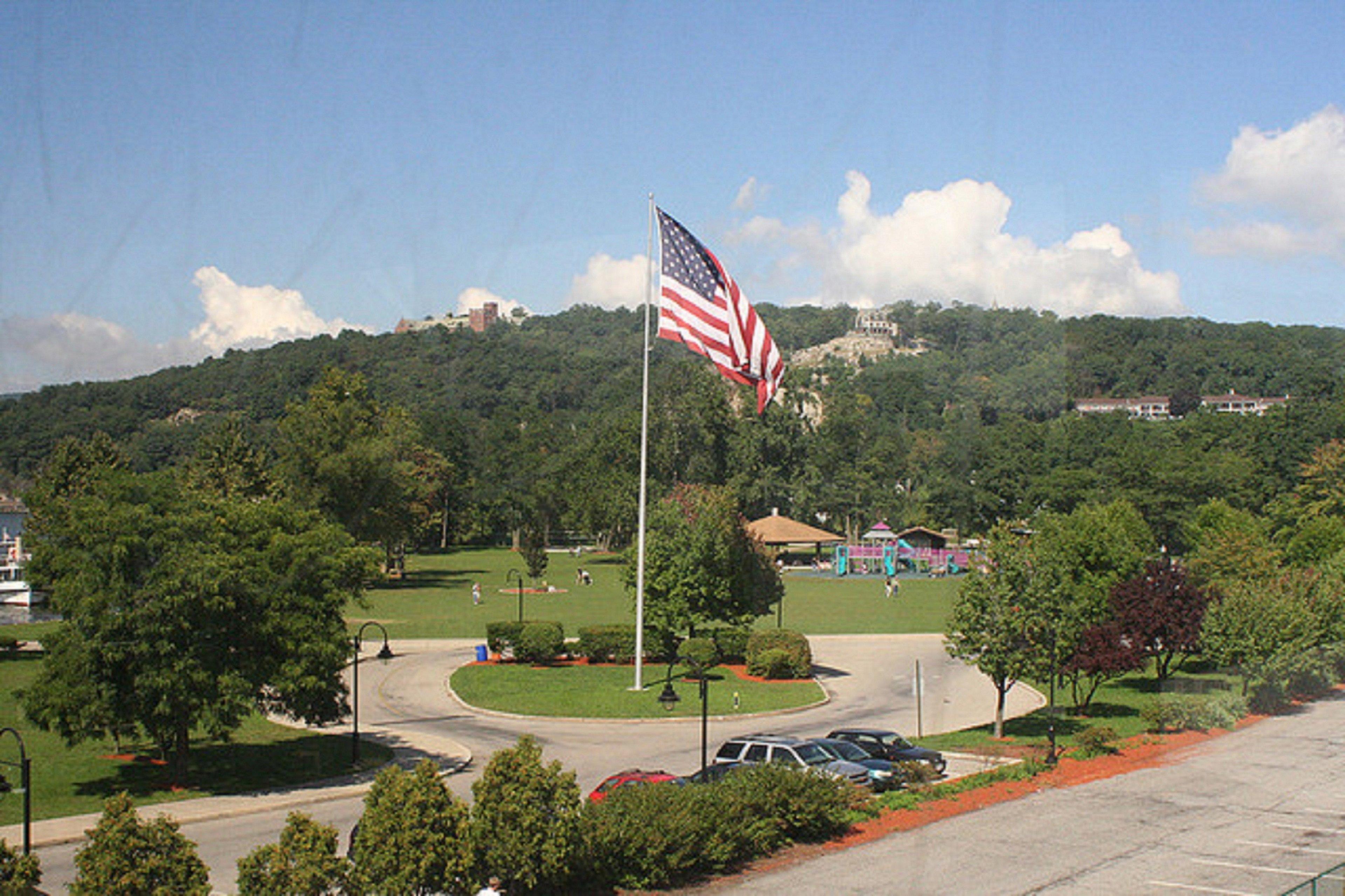 Holiday Inn Express & Suites Peekskill-Lower Hudson Valley By Ihg Eksteriør bilde